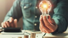 Cum poți schimba furnizorul de energie electrică în 24 de ore. Ghid complet actualizat